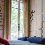 Hostel Bed & Art *